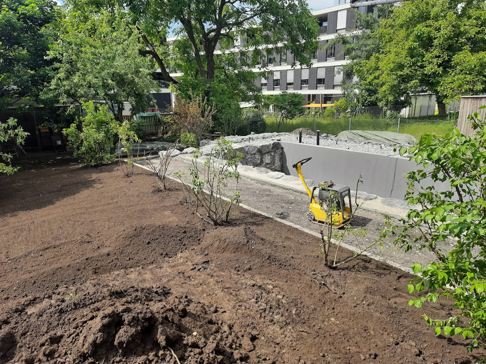 Frische Humuserde von Schmid Erdbau, Humunisierung, Humusarbeiten im Leiblachtal