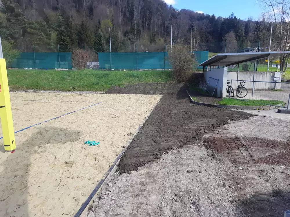 Volleyballplatz, Modellierung, Ausebnen, Baggerarbeiten, Sportanlage, Schmid Mike, Erdbau Leiblachtal