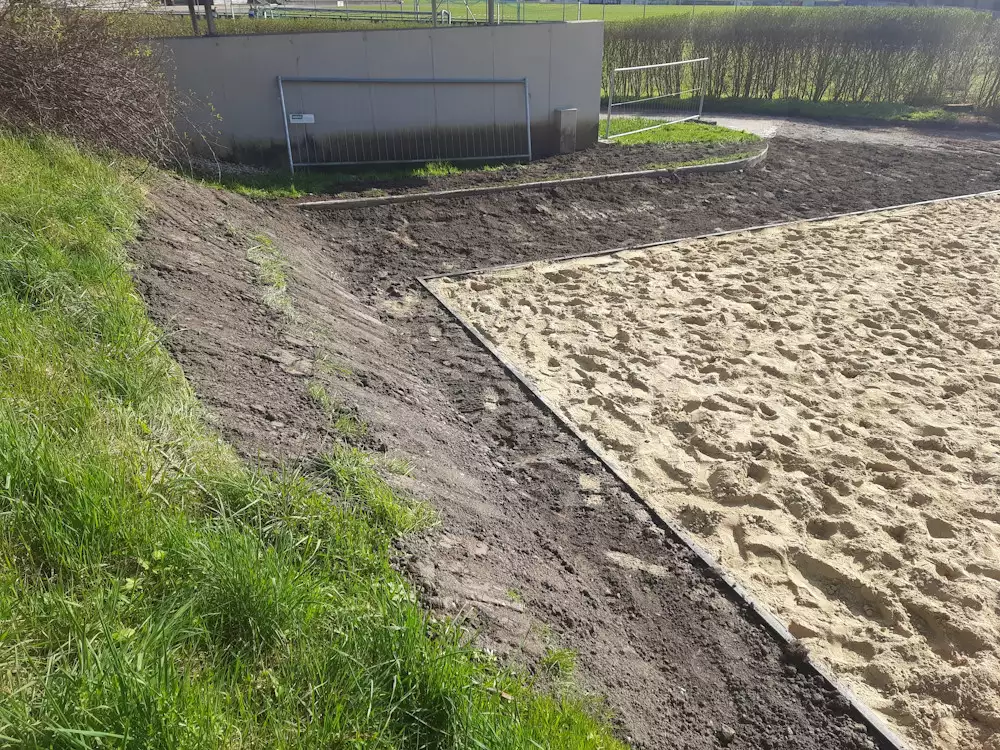 Volleyballplatz, Modellierung, Ausebnen, Baggerarbeiten, Sportanlage, Schmid Mike, Erdbau Leiblachtal